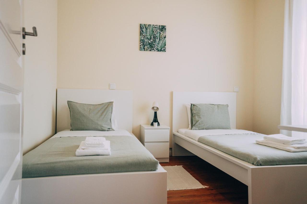 Green Coast Surf House Espinho  Bagian luar foto