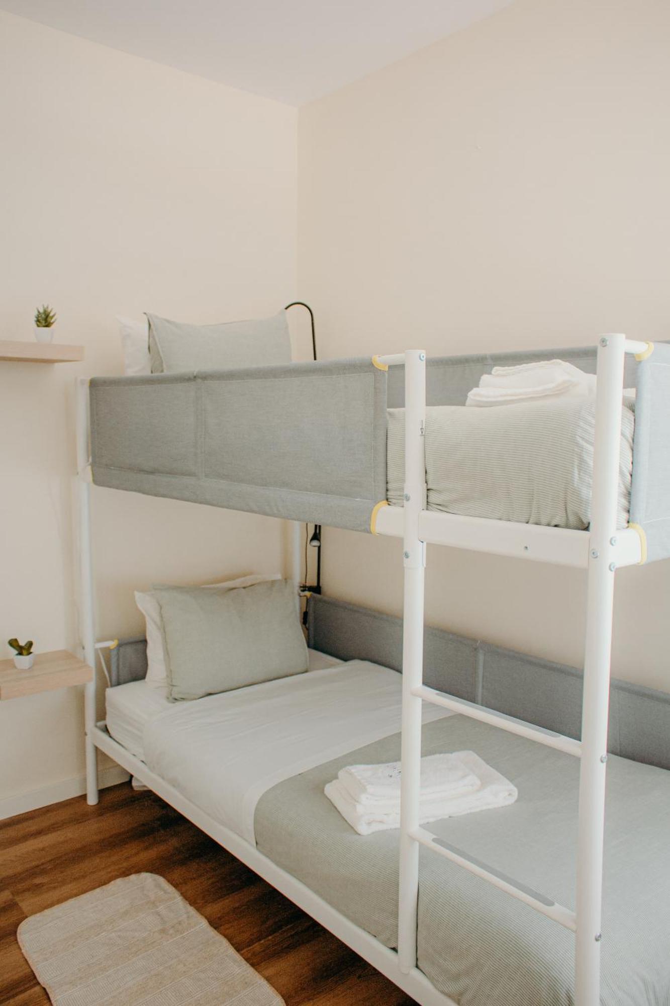 Green Coast Surf House Espinho  Bagian luar foto